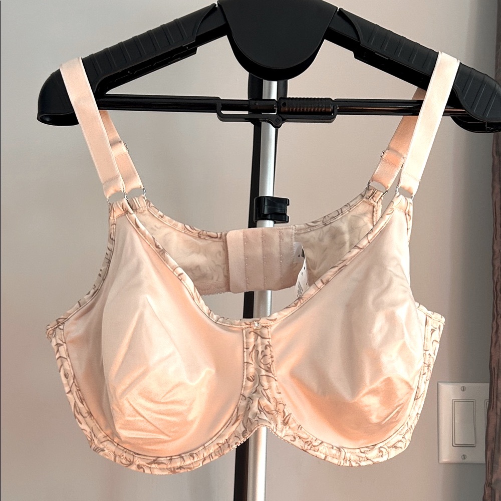 Wonderbra pink cream Satin Bra size 40 C